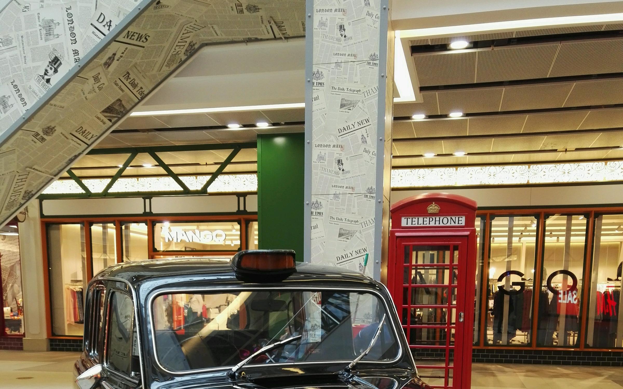 Лондон Молл, торгово-развлекательный комплекс на улице Коллонтай в ...