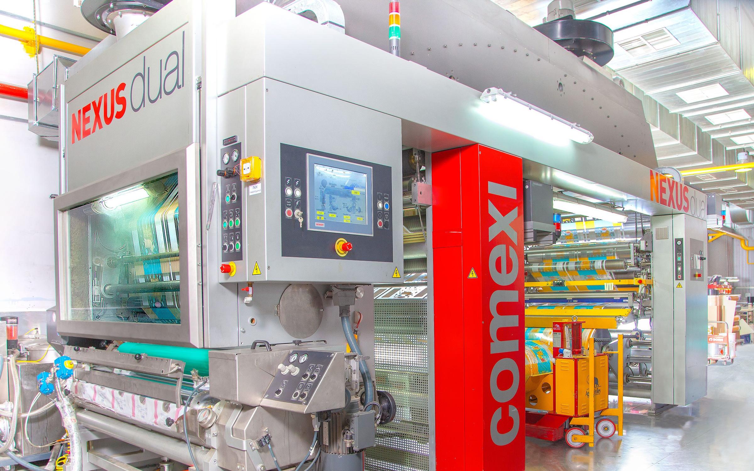 по ремонту лодочных моторов и снегоходов, компания на улице ...