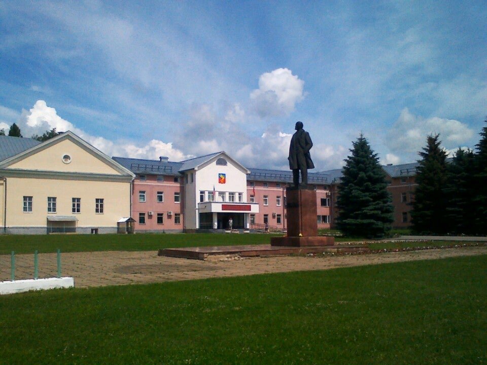 Суздальский районный суд сайт. Администрация г Суздаль. Г. Суздаль, красная площадь, д. 1. Суздаль здание администрации. Год постройки администрации г.Суздаля красная площадь д.1.