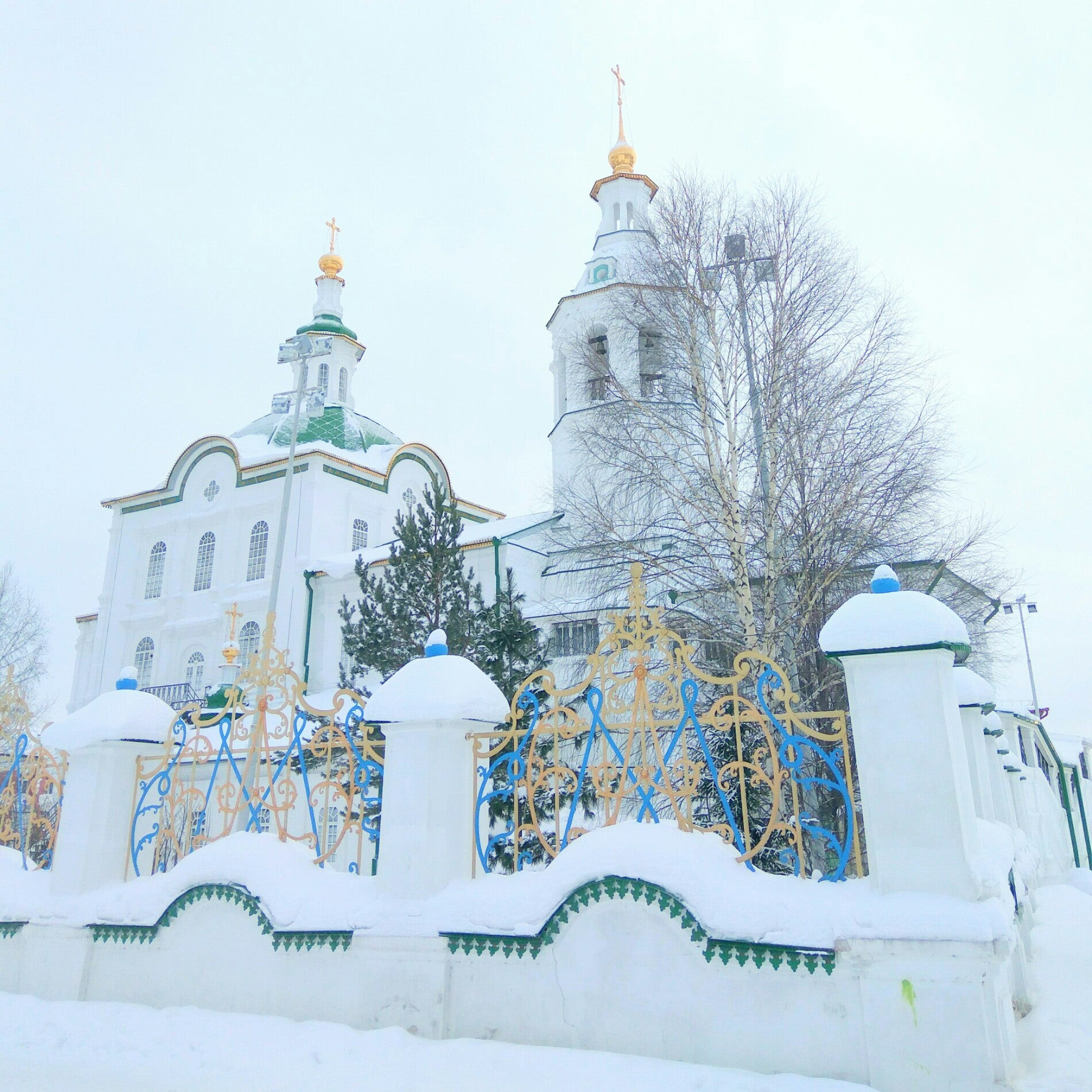 Храм архангела михаила тобольск. Ограда храма Михаила Архангела Тобольск. Храм Архангела Михаила Тобольск внутри. Тюмень храм Архангела Михаила зима.